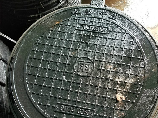铸铁井盖